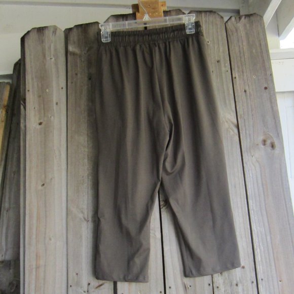 New Woman's Small Dark Gray Yidarton Yoga Capri Pants - Picture 3 of 3
